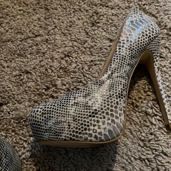 Steve Madden - Picture 2 of 2